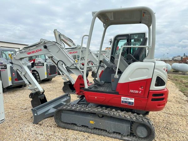 Takeuchi Compact (Mini) Excavator TB235-2R - 123604520