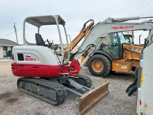 2021 Takeuchi TB235-2R Compact (Mini) Excavator - 123602312